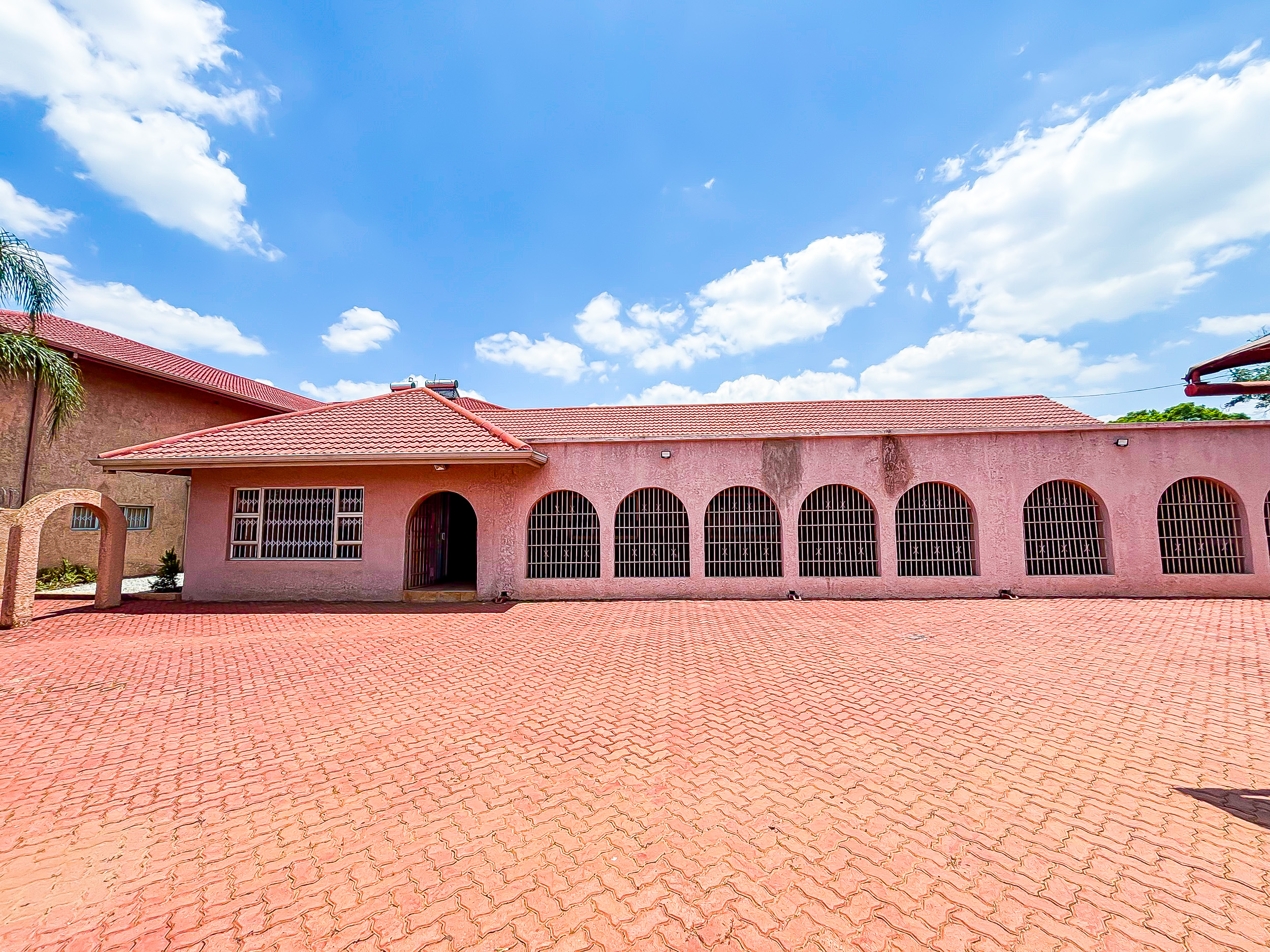 5-Bedroom House for Sale in Belvedere