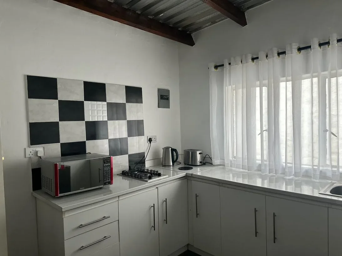 Charming Fully Furnished Studio Cottage in Greendale $650