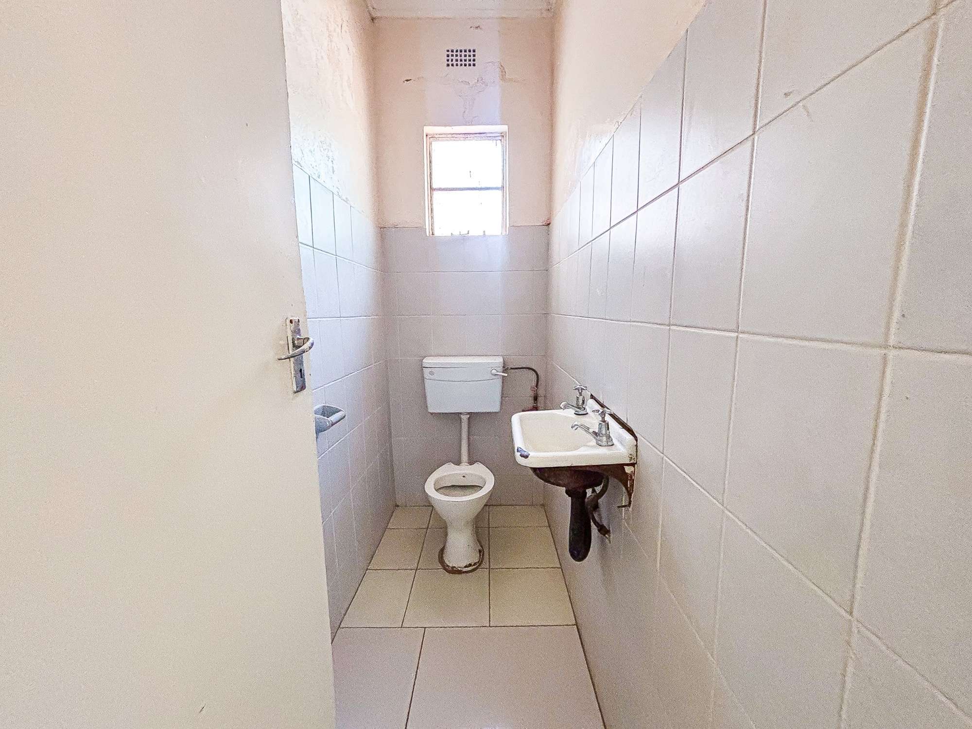 For Sale 3-bed Double Story In Chicago, Kwekwe