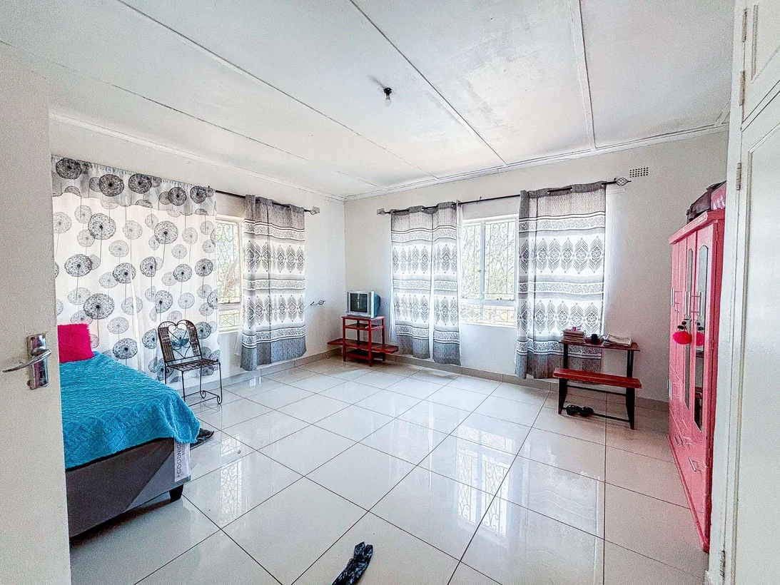 For Sale 3-bed Double Story In Chicago, Kwekwe