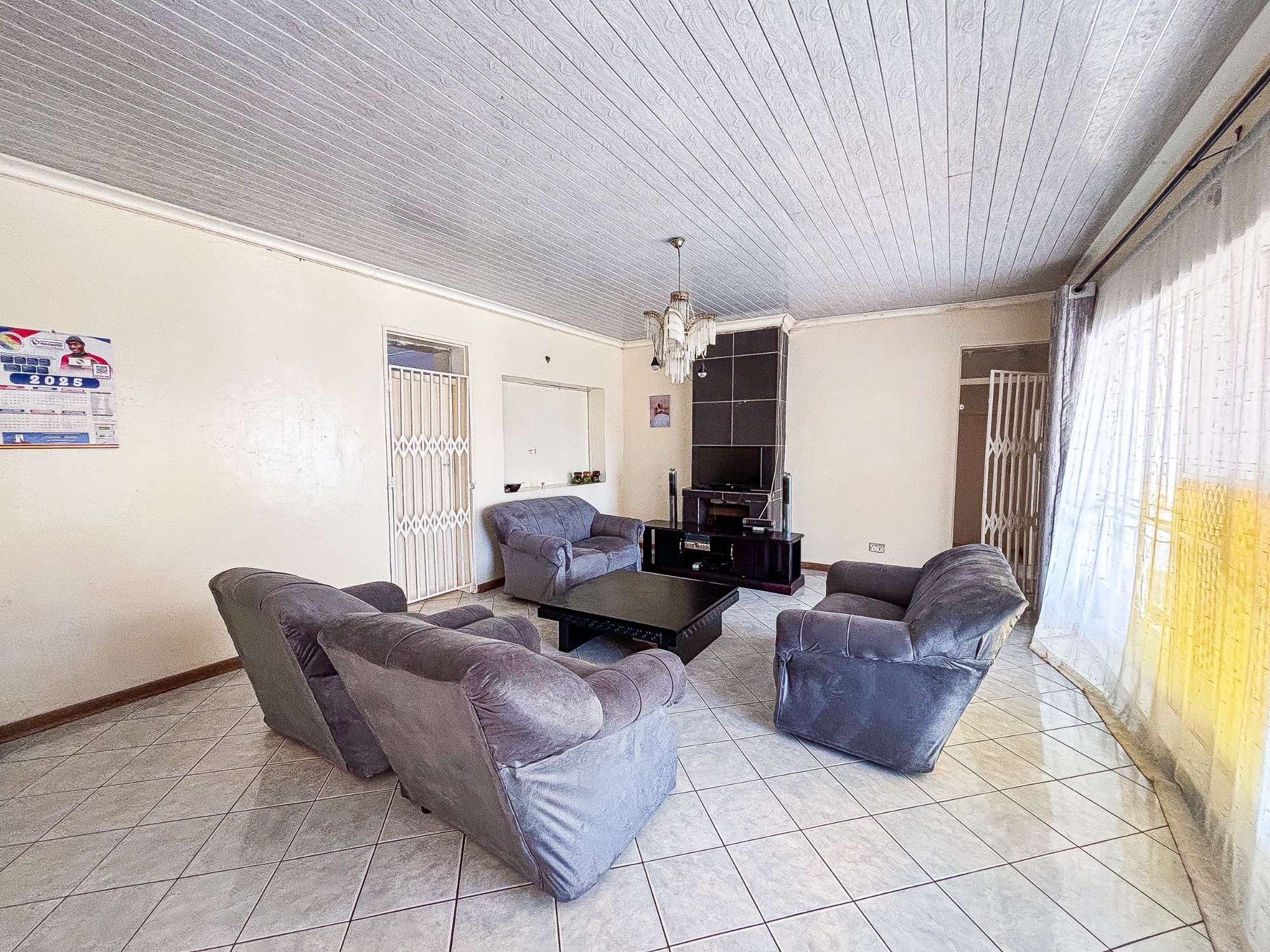 For Sale 3-bed Double Story In Chicago, Kwekwe