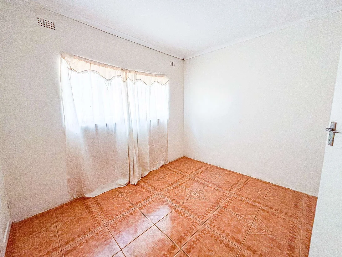 For Sale 3-bed Double Story In Chicago, Kwekwe