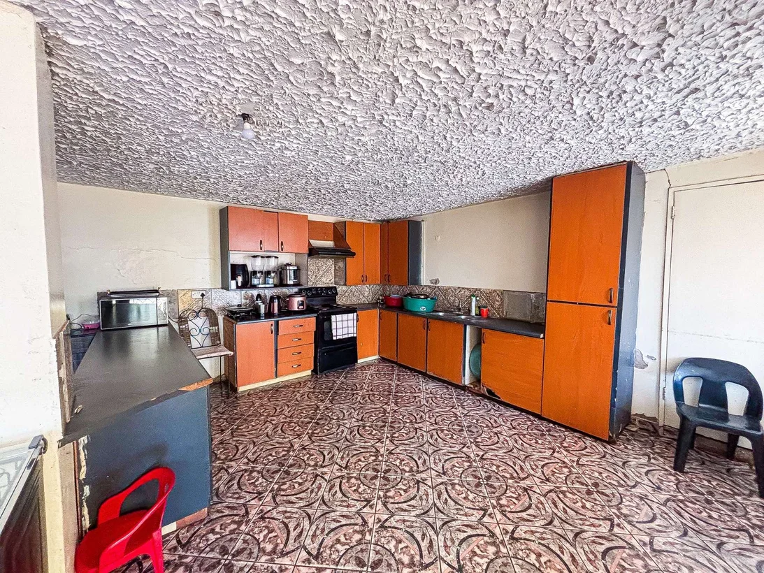 For Sale 3-bed Double Story In Chicago, Kwekwe