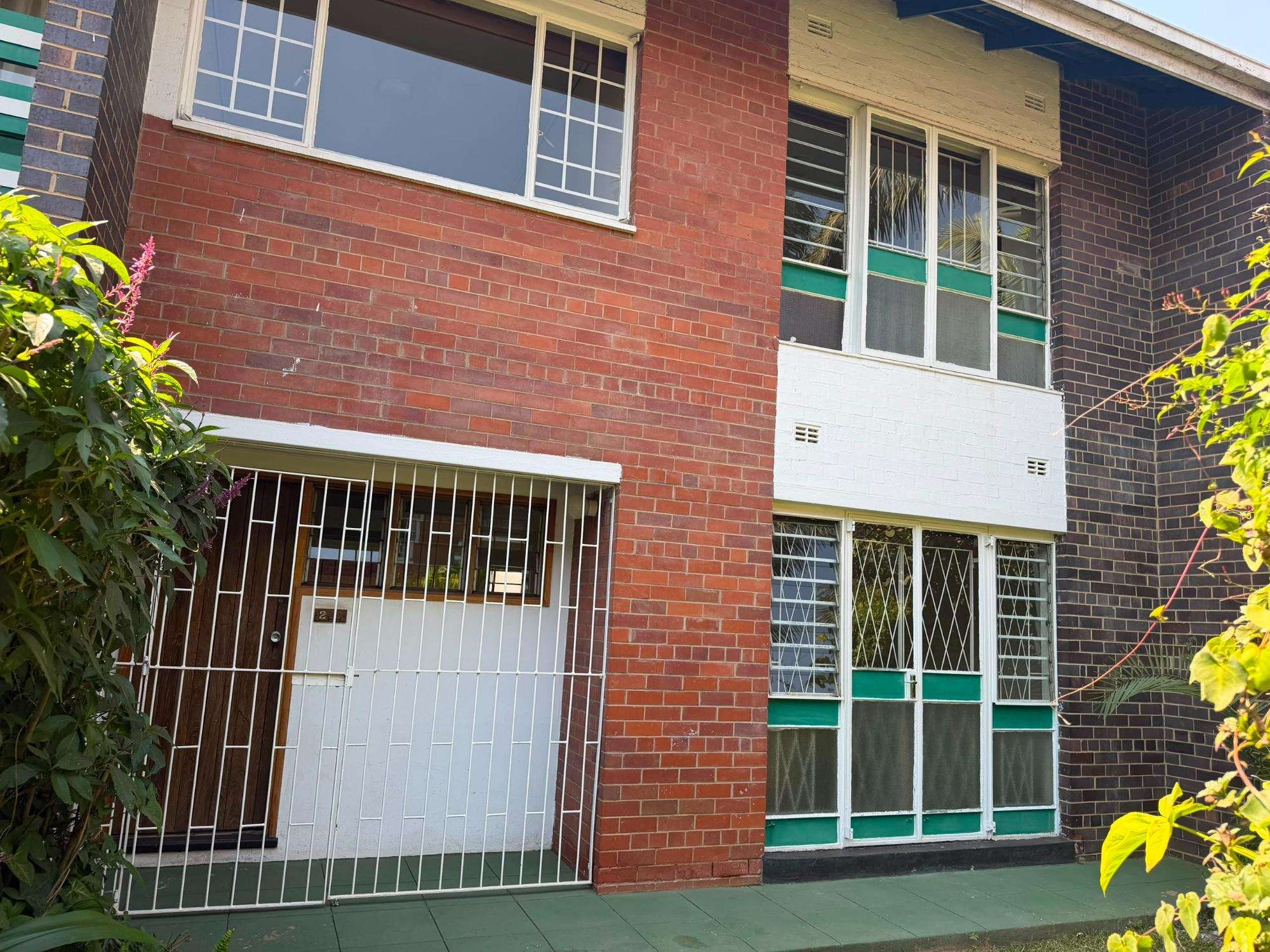 Conveniently Placed 3 Bed 2 Bath Townhouse