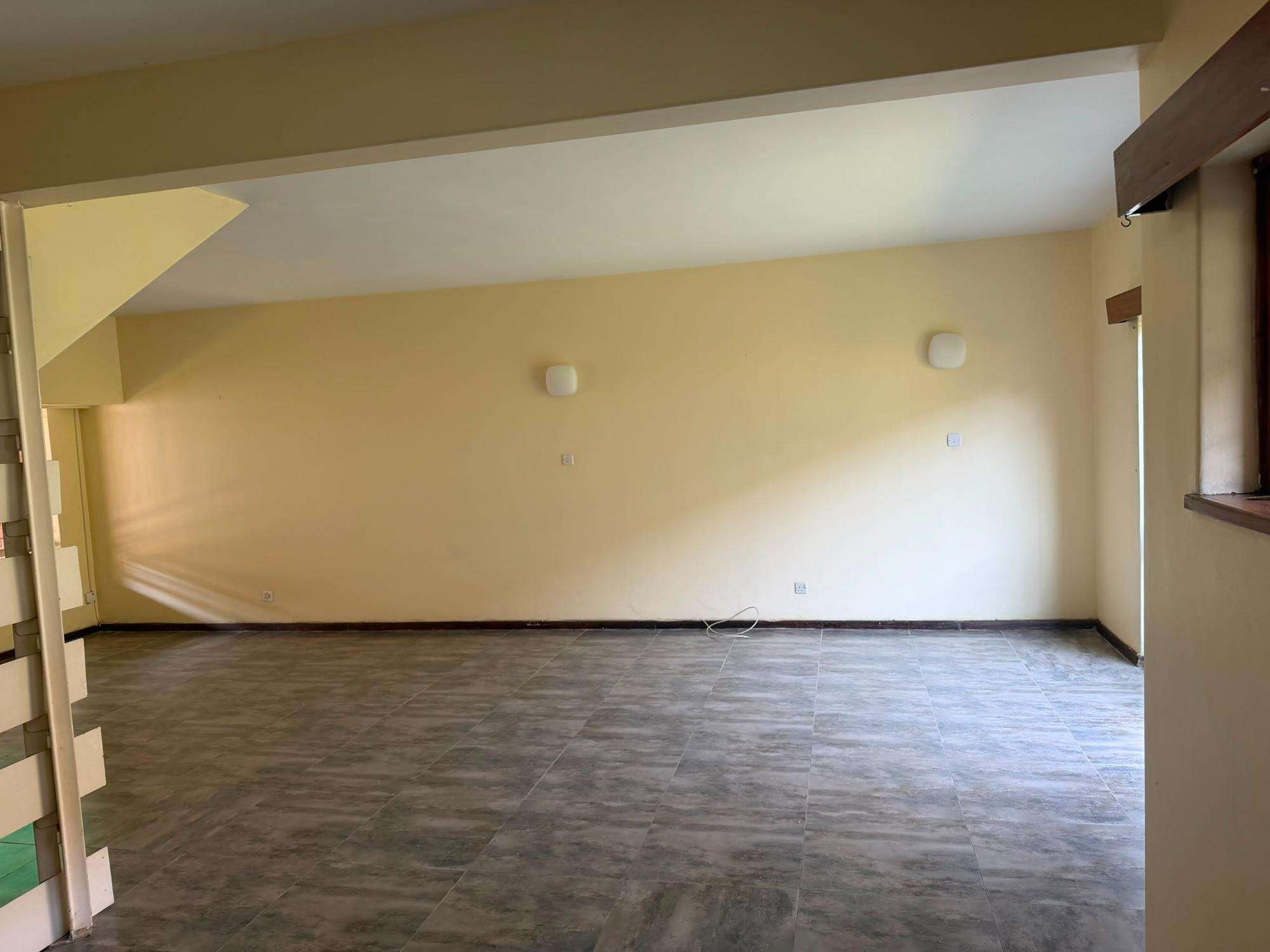 Conveniently Placed 3 Bed 2 Bath Townhouse