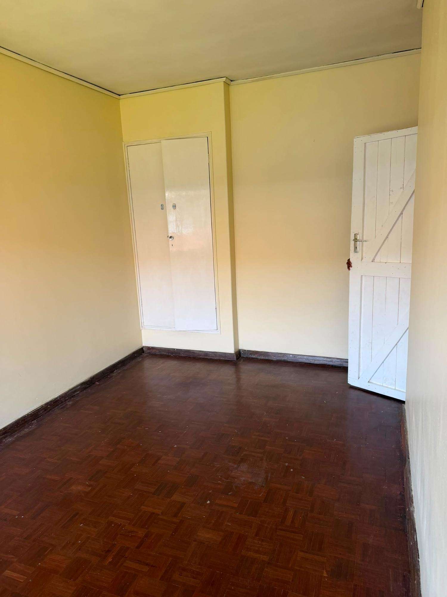 Conveniently Placed 3 Bed 2 Bath Townhouse