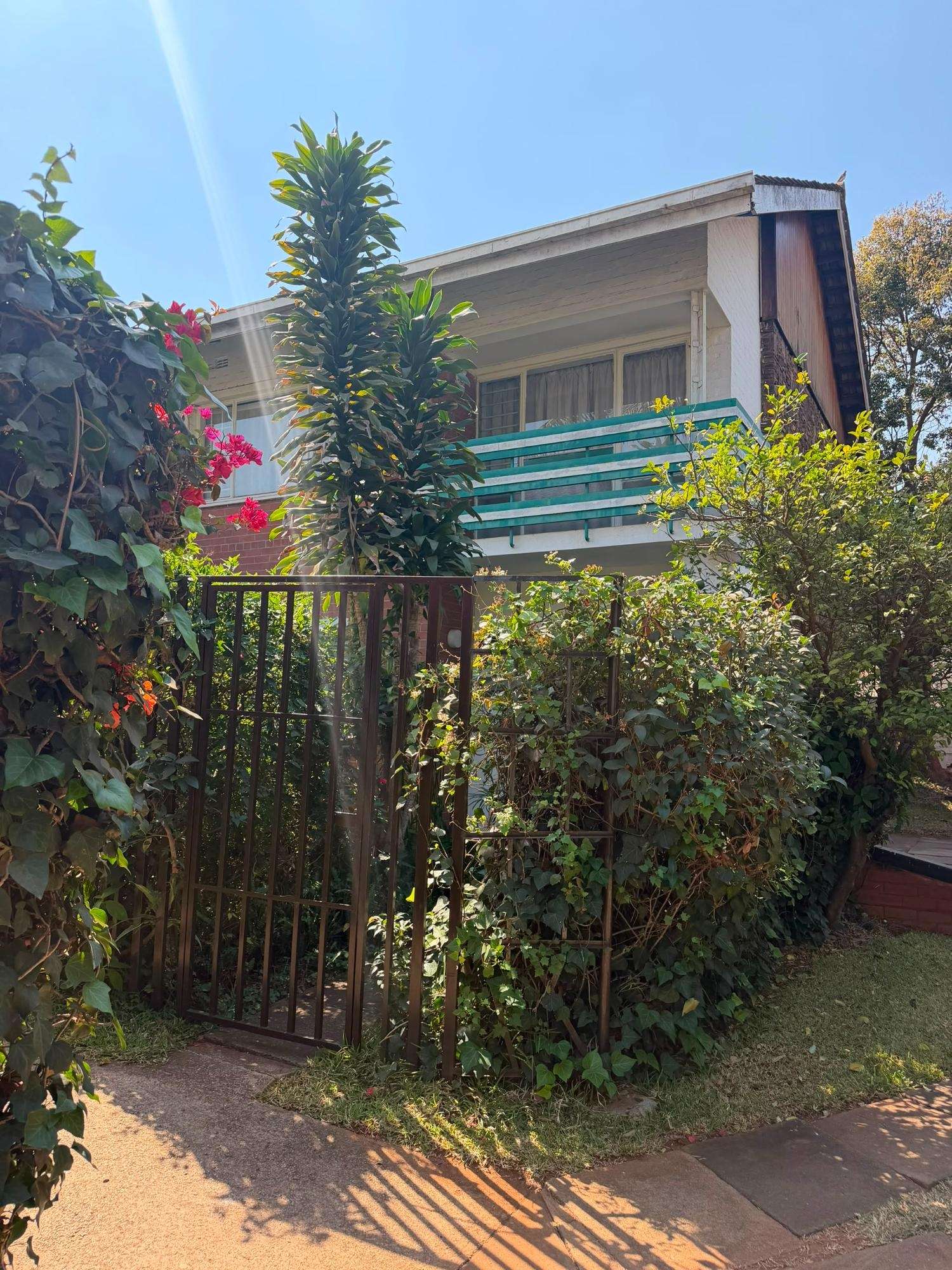 Conveniently Placed 3 Bed 2 Bath Townhouse