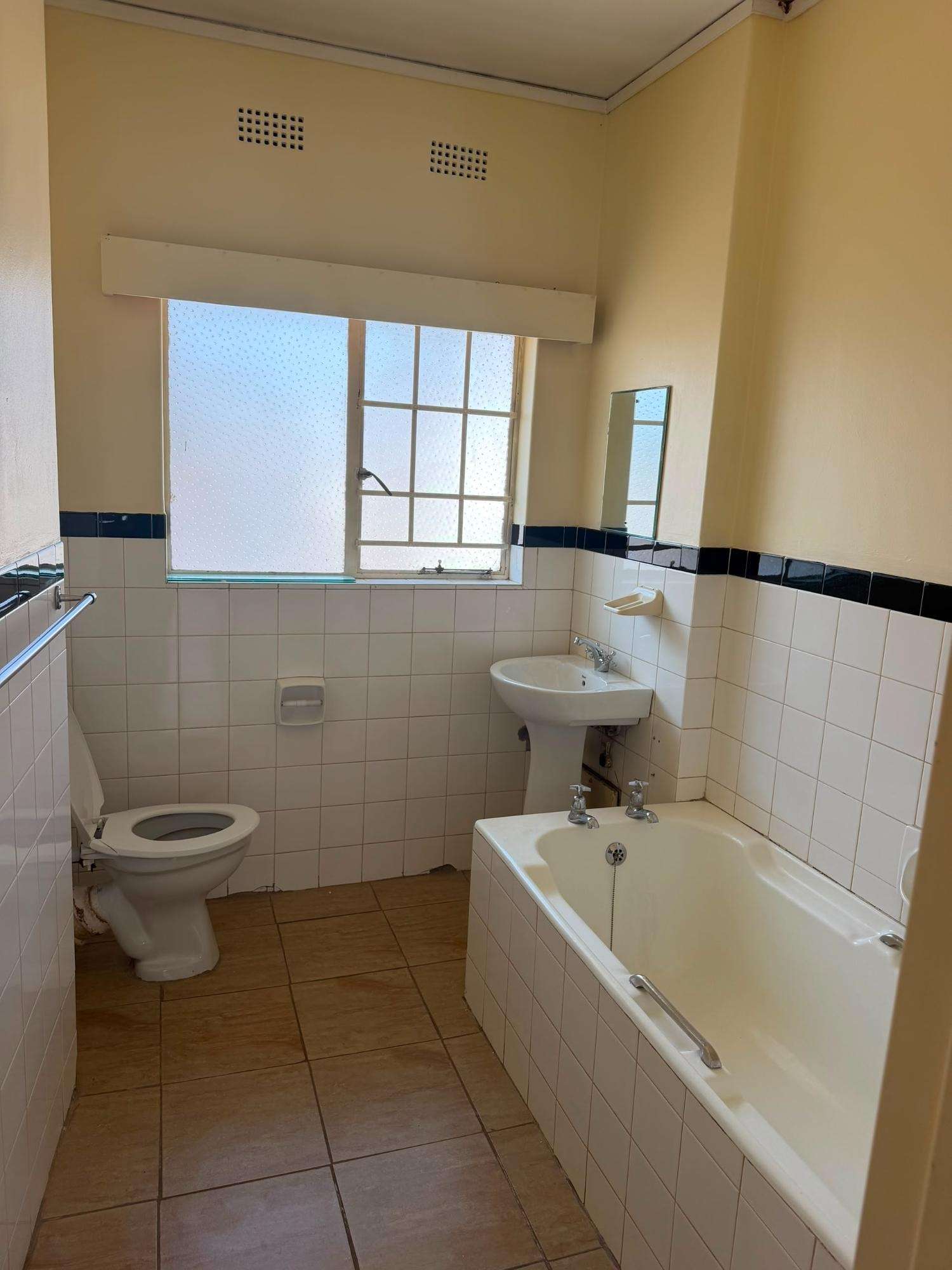 Conveniently Placed 3 Bed 2 Bath Townhouse