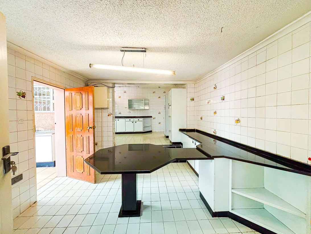 5-Bedroom House for Sale in Belvedere