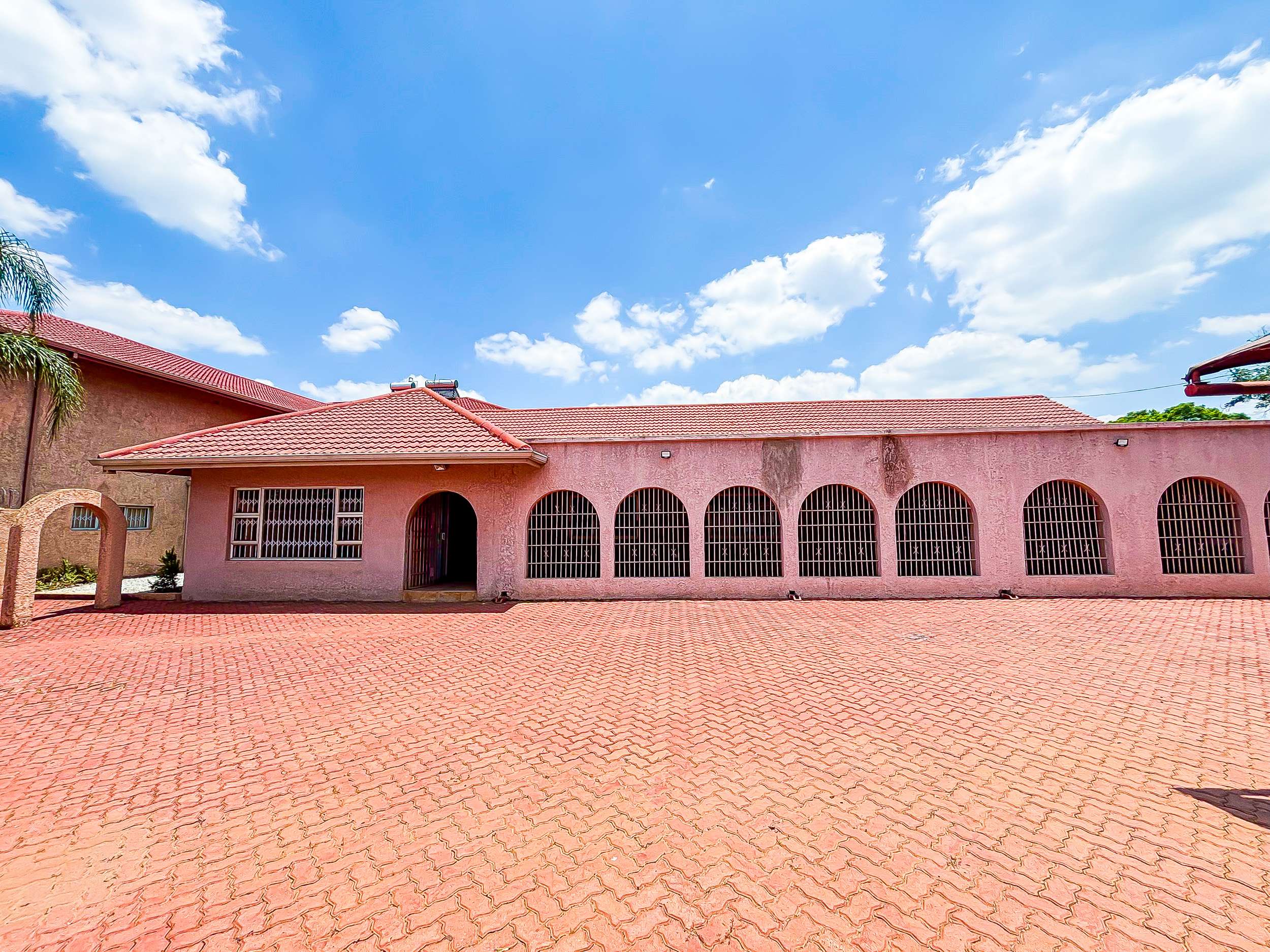 5-Bedroom House for Sale in Belvedere