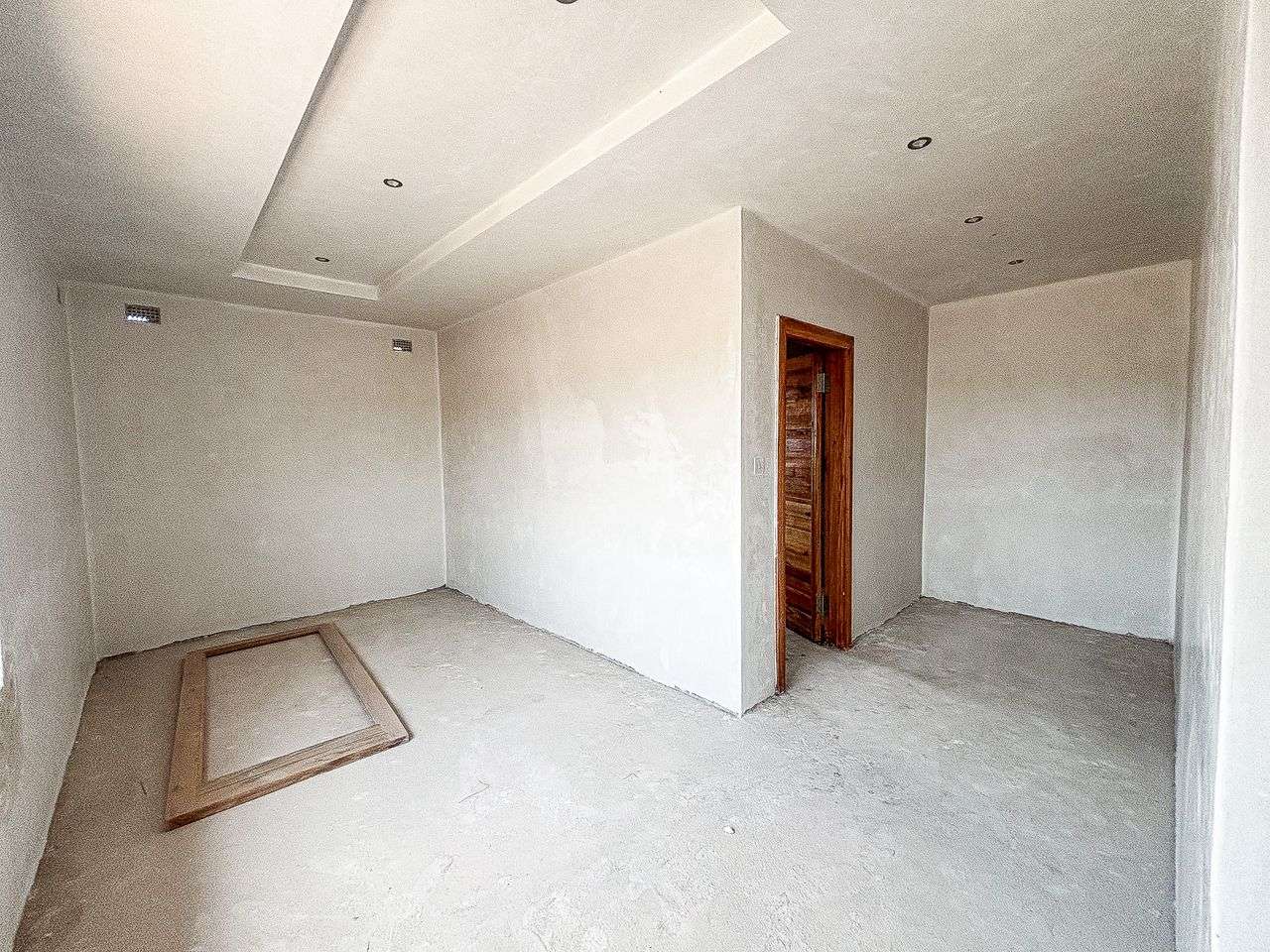 Finish To Your Own Taste 6 Bed House In Riverside