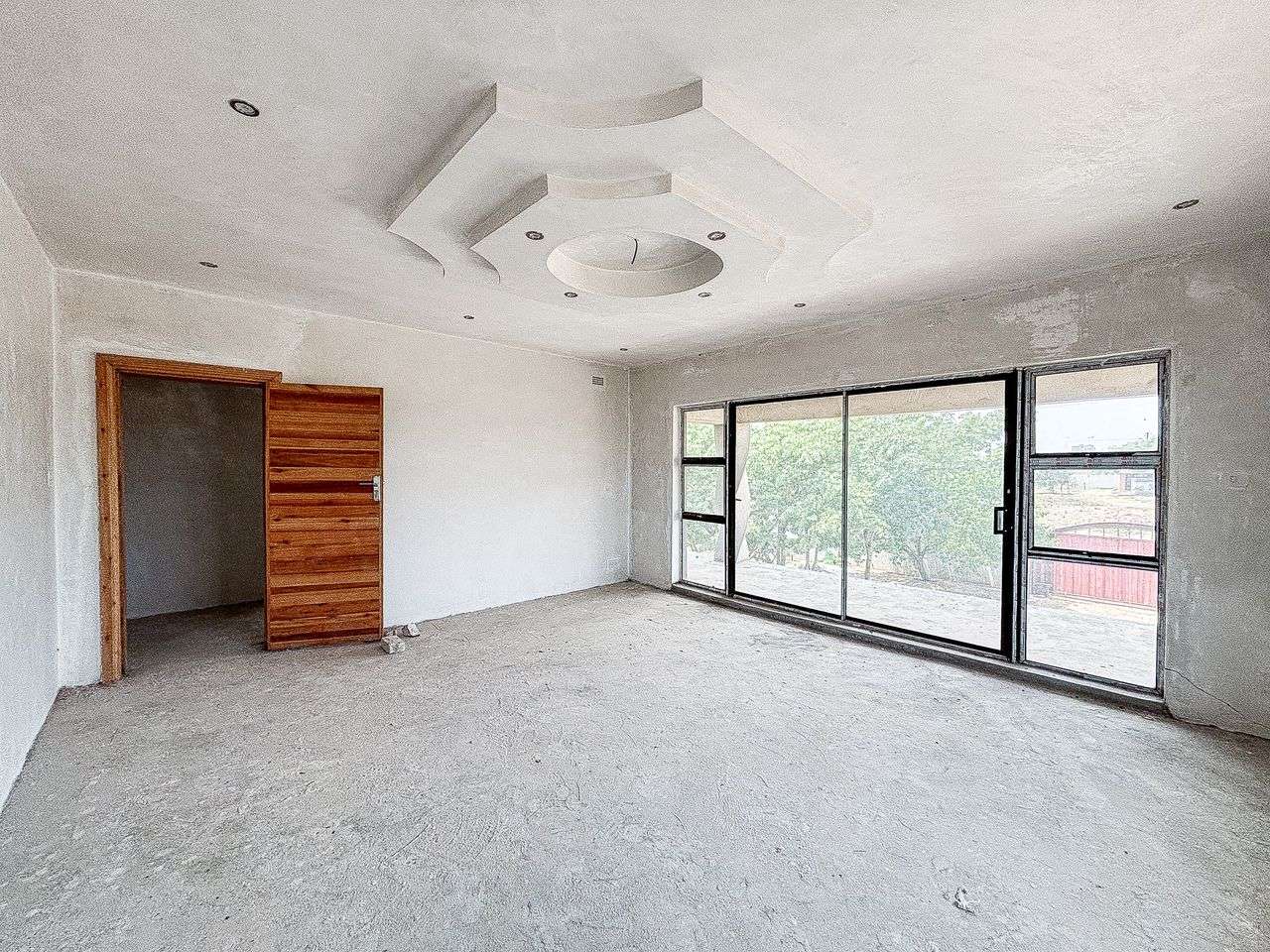 Finish To Your Own Taste 6 Bed House In Riverside