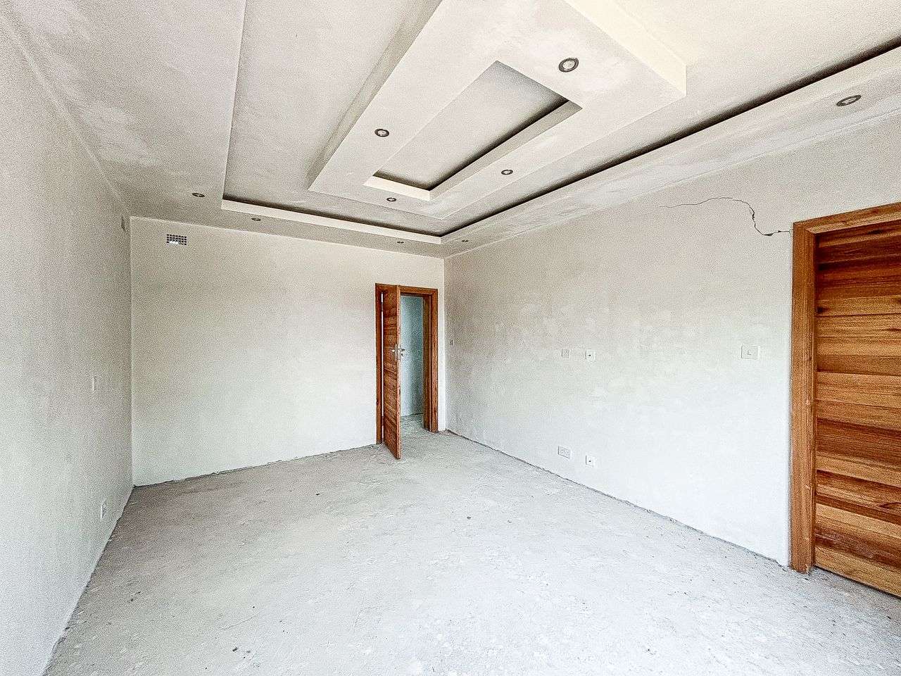 Finish To Your Own Taste 6 Bed House In Riverside