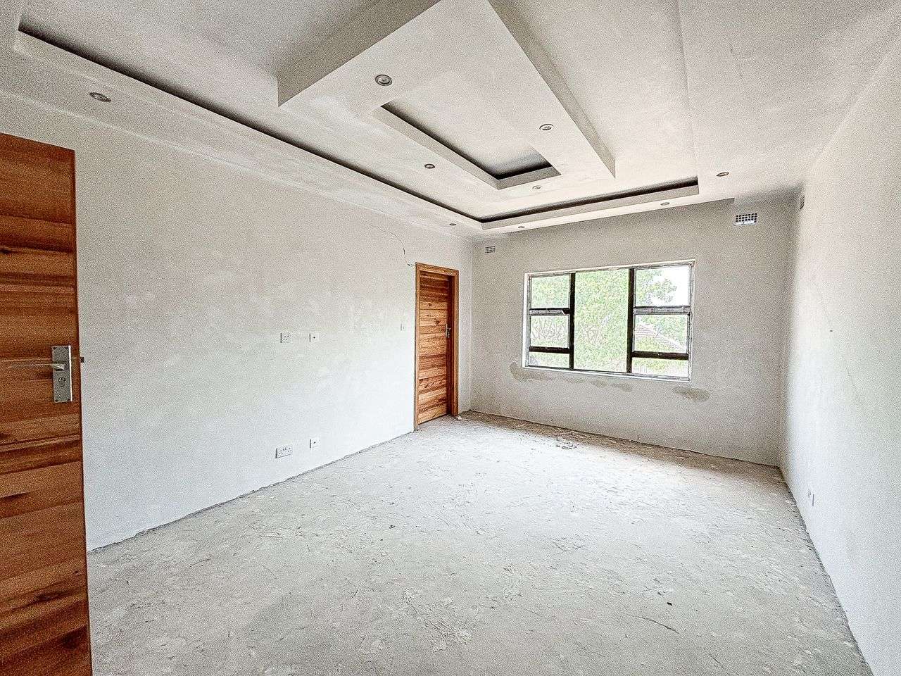 Finish To Your Own Taste 6 Bed House In Riverside
