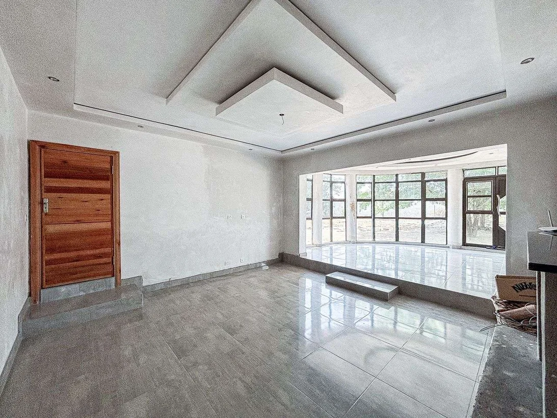 Finish To Your Own Taste 6 Bed House In Riverside