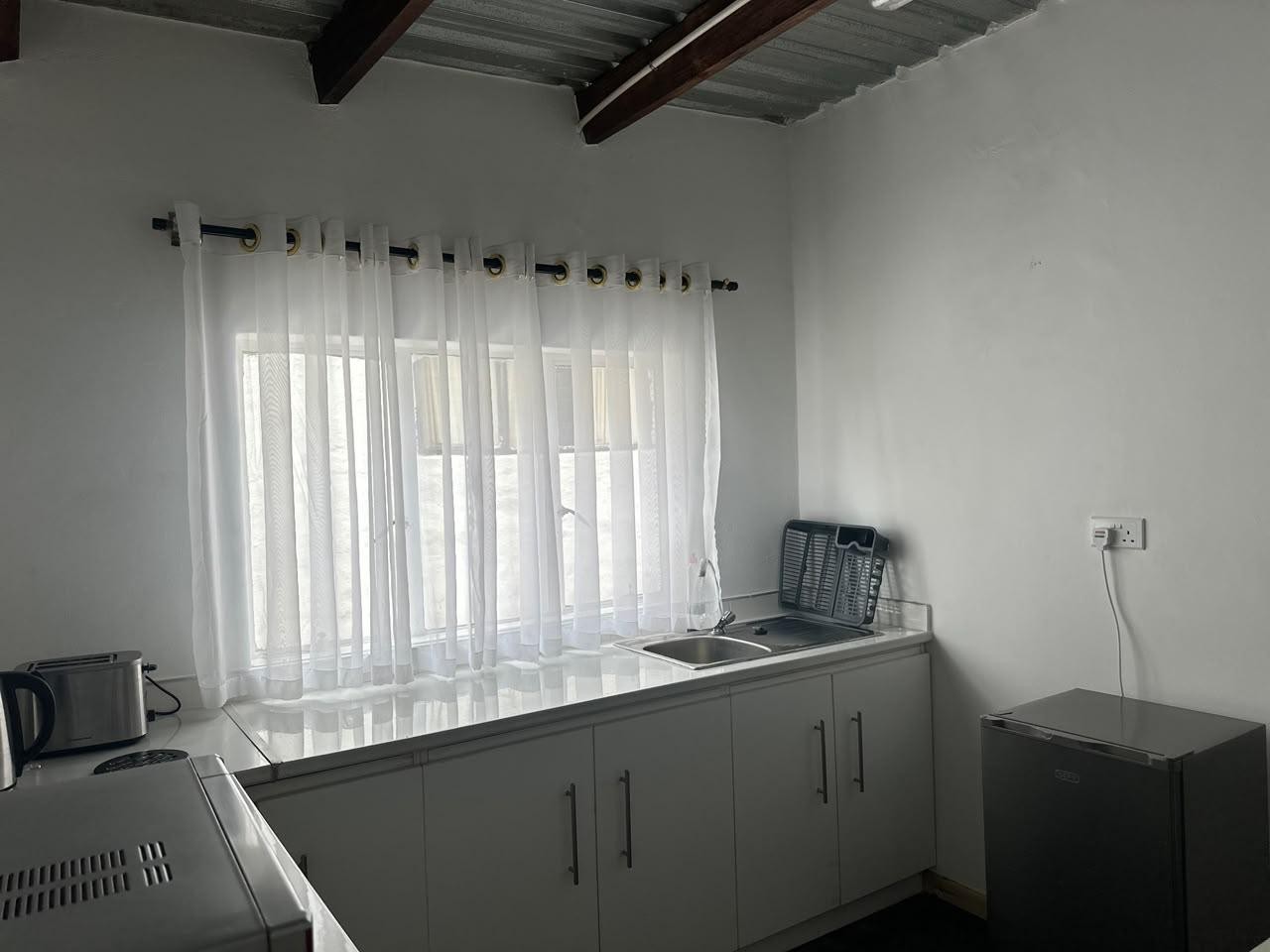 Charming Fully Furnished Studio Cottage in Greendale $650